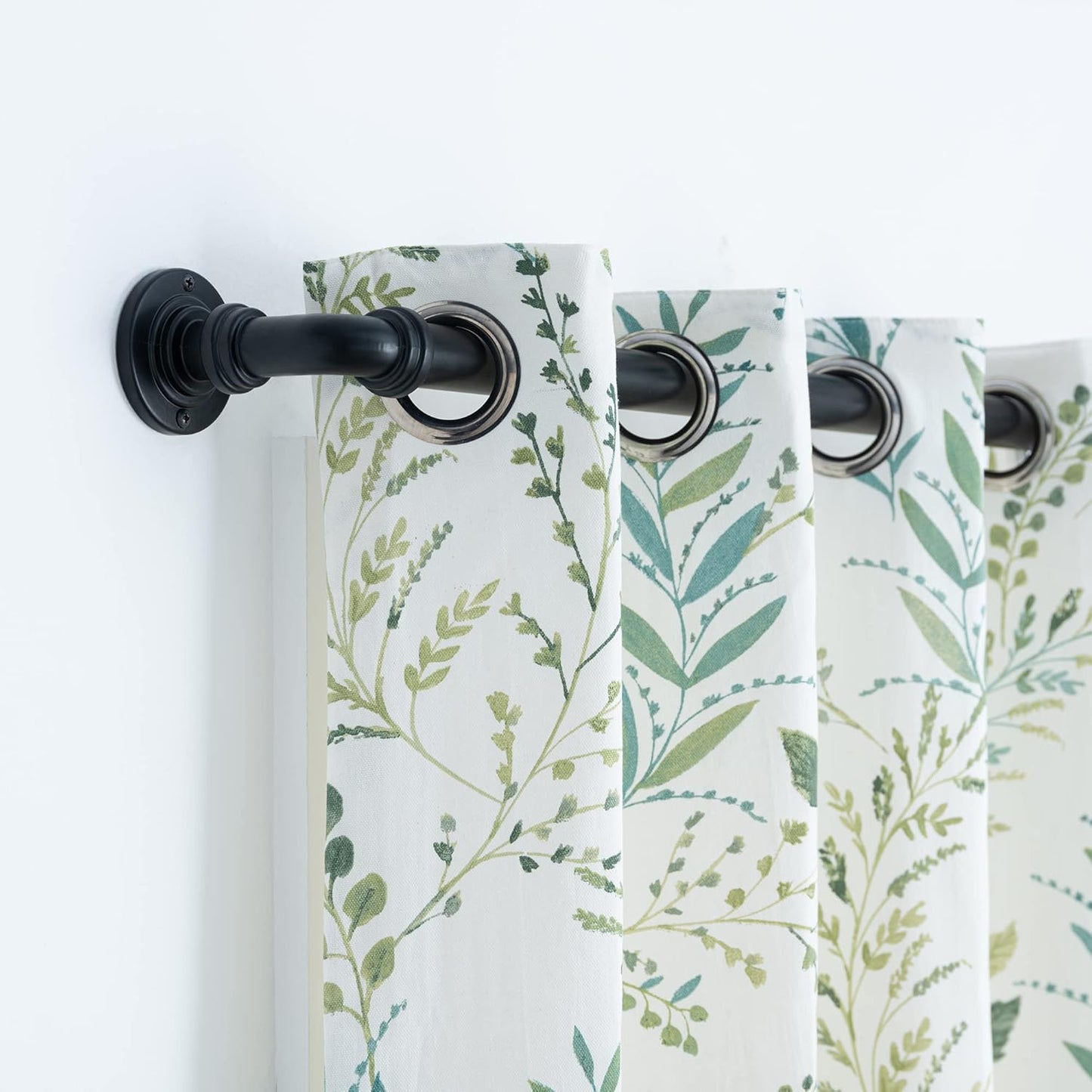Room Darkening Metal Extendable Curtain Pole With Rings and Fittings (25/28mm)