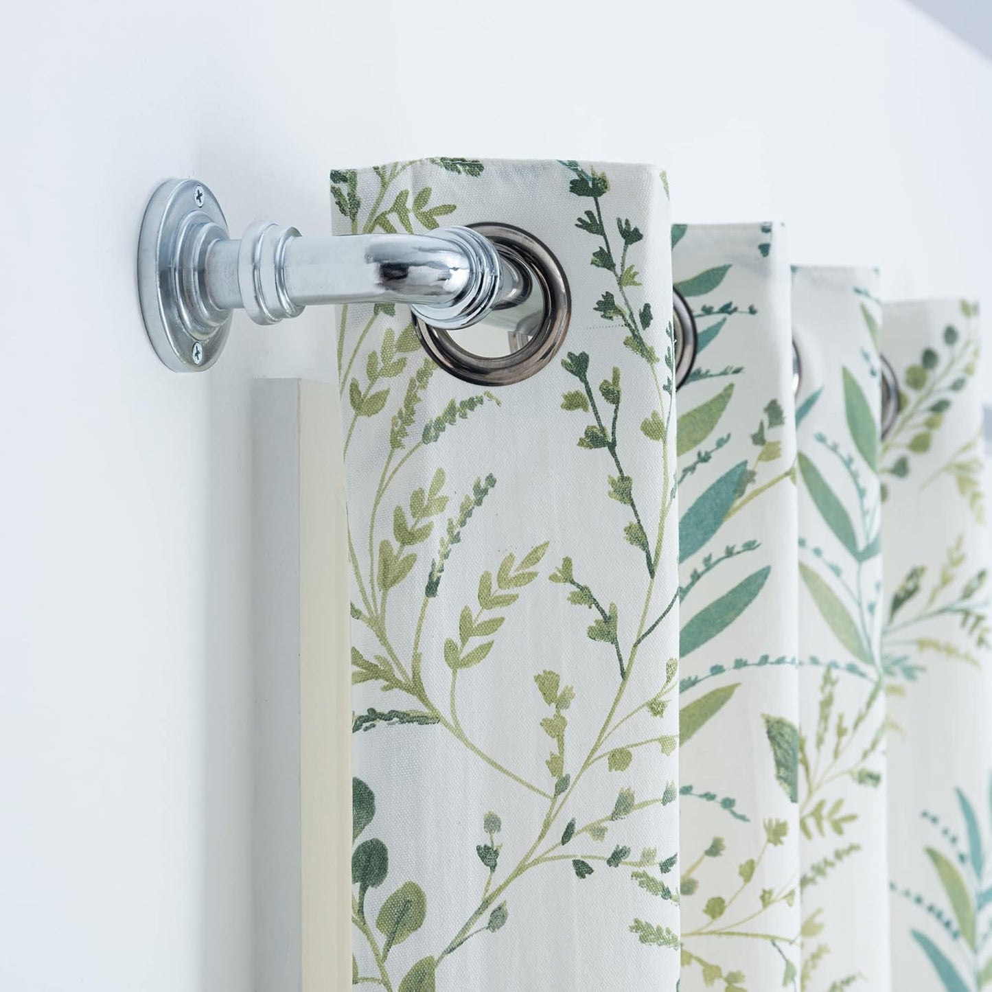 Room Darkening Metal Extendable Curtain Pole With Rings and Fittings (25/28mm)